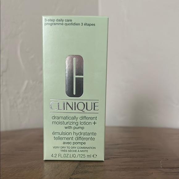 ✨ Clinique Dramatically Different Lotion - Picture 2 of 4